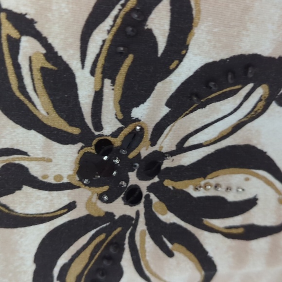 Alfred Dunnerer Sz PM Short Sleeve Tan and White Top With Black Flowers - Picture 2 of 5